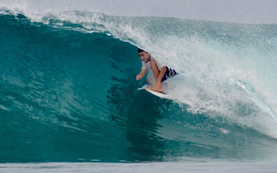 barrel surf fiji