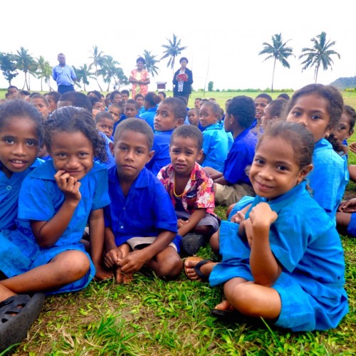 school children fiji volunteering Island Spirit